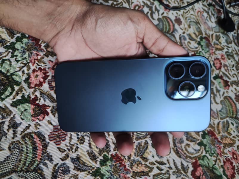 Apple iPhone 15 Pro Max 3