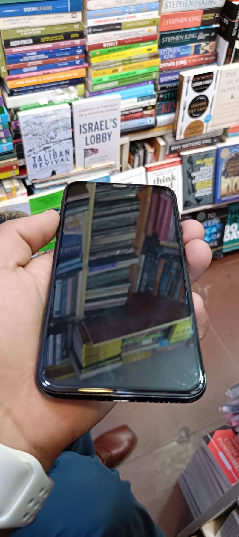 Apple iPhone XS Max 4