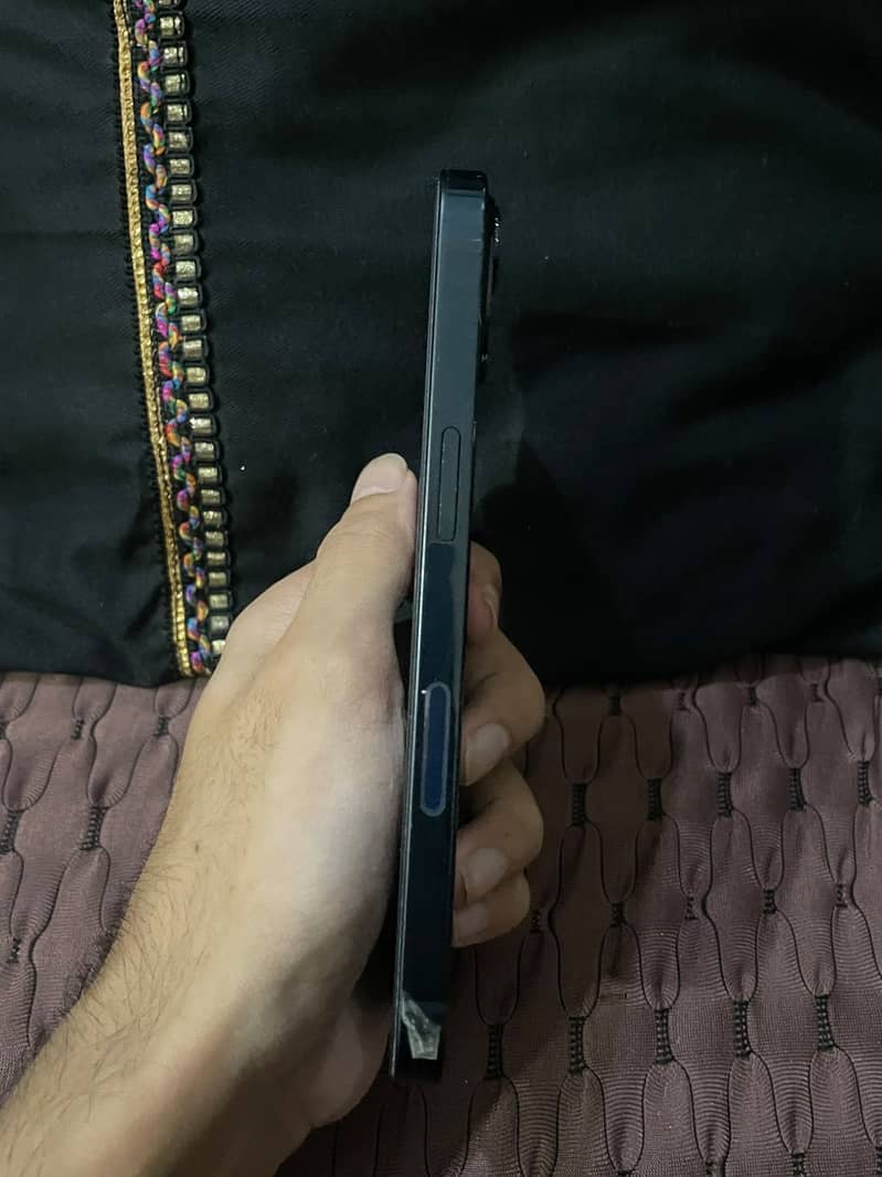 Apple iPhone 13 2