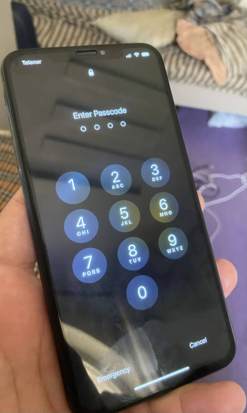 Apple iPhone XS Max 0