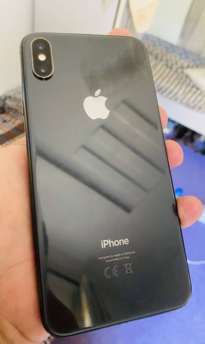 Apple iPhone XS Max 1