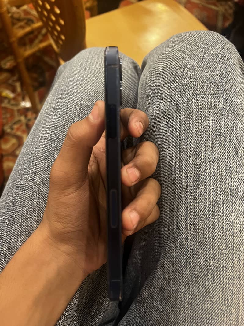 Apple iPhone 12 3