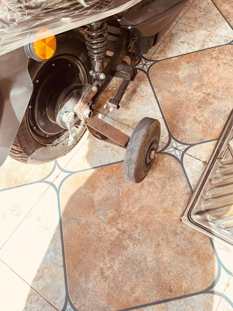 Training Wheel, Supporting Wheel 1