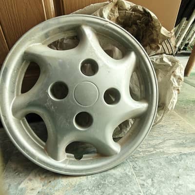 geniune Suzuki Cultus old model wheel caps