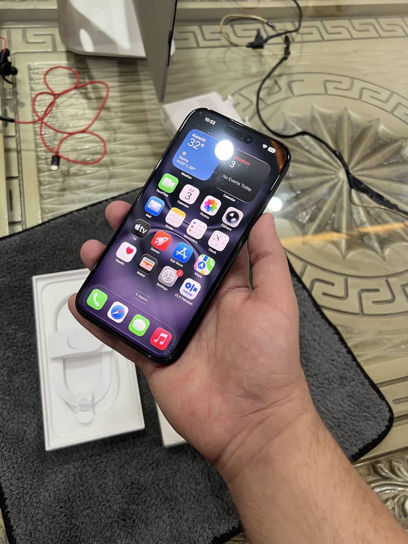 Apple iPhone 16 Plus 0