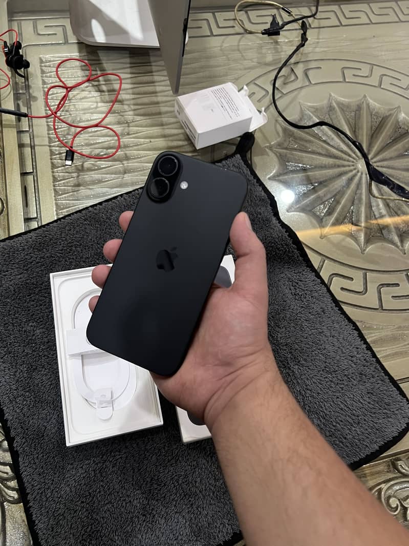 Apple iPhone 16 Plus 1