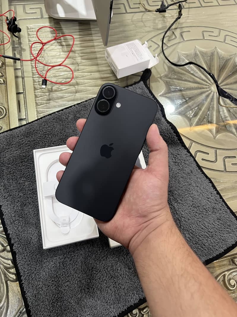 Apple iPhone 16 Plus 3