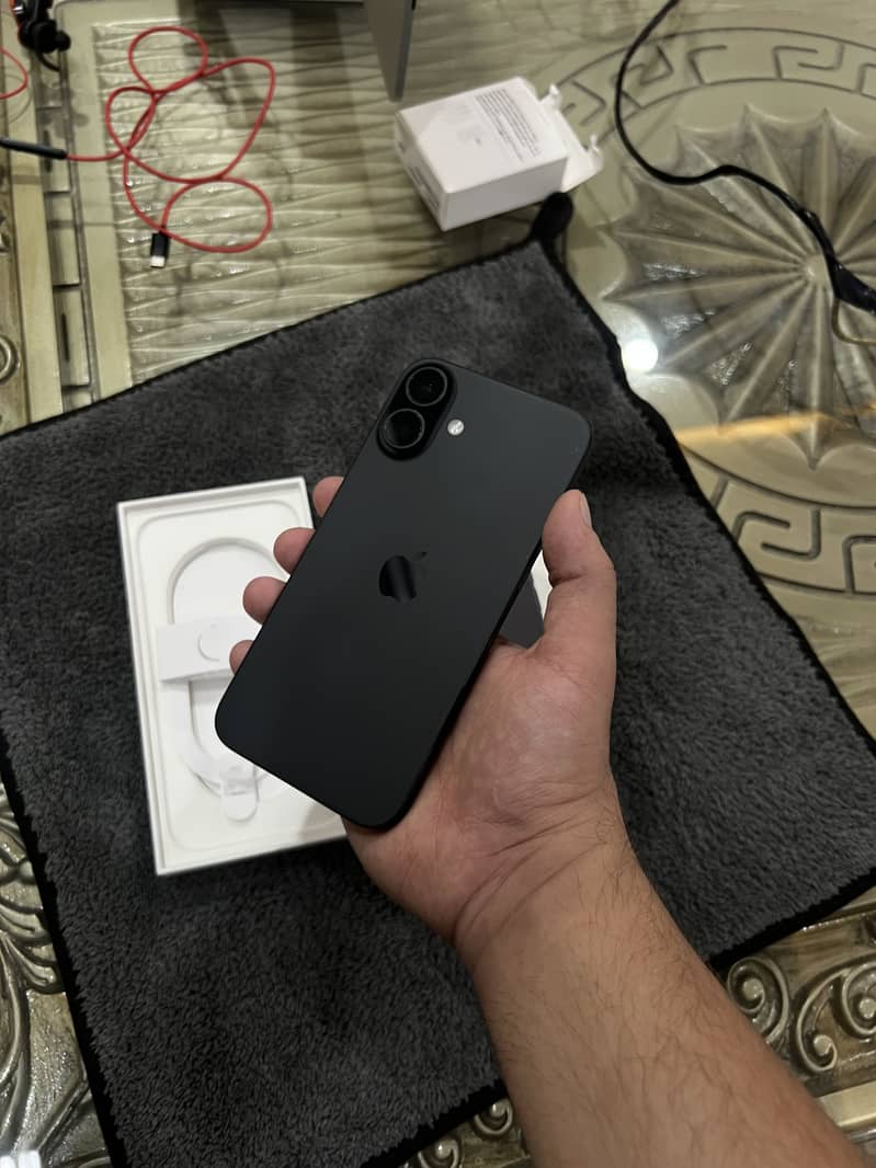 Apple iPhone 16 Plus 4