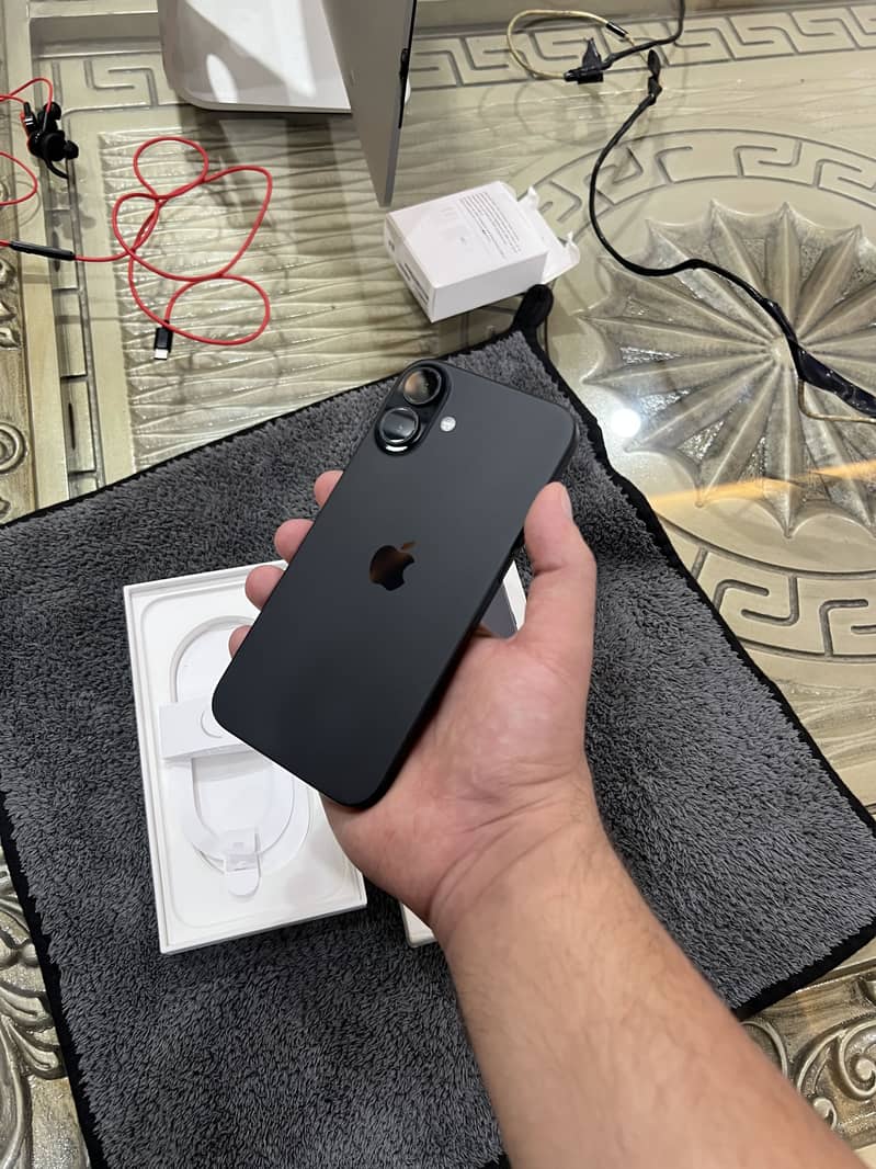 Apple iPhone 16 Plus 7