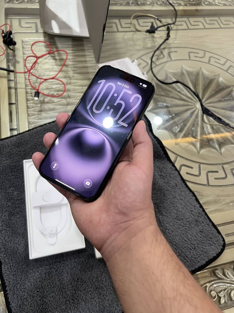 Apple iPhone 16 Plus 9