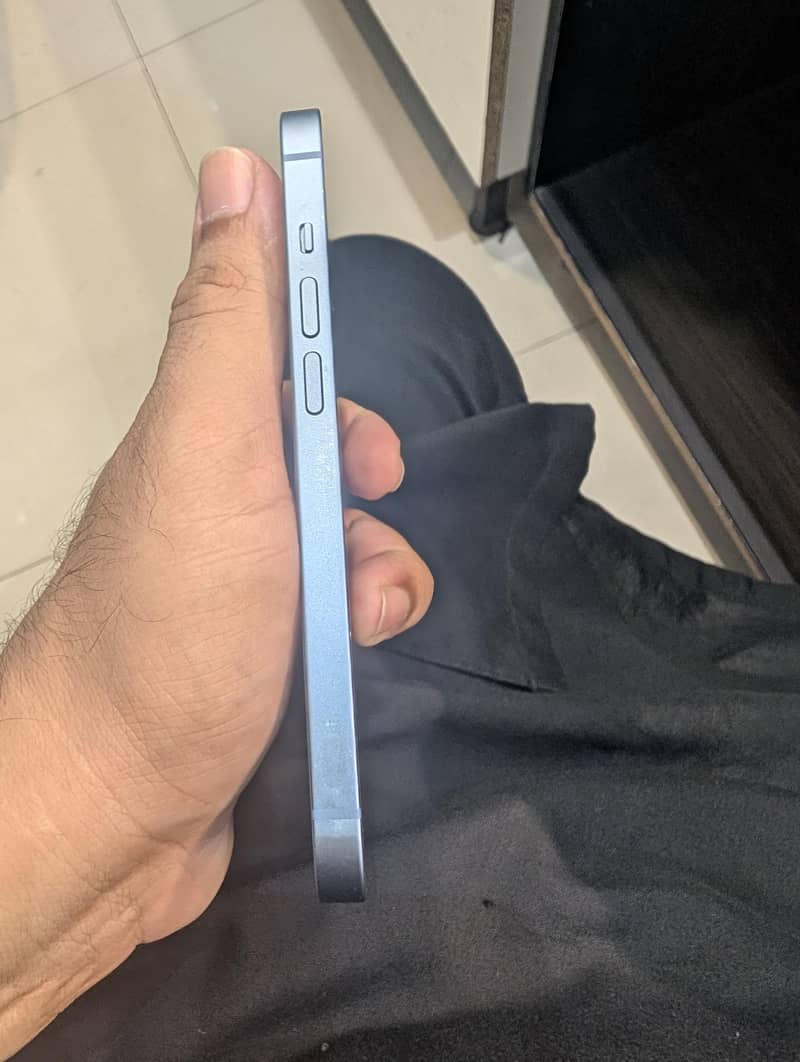 Apple iPhone 14 3