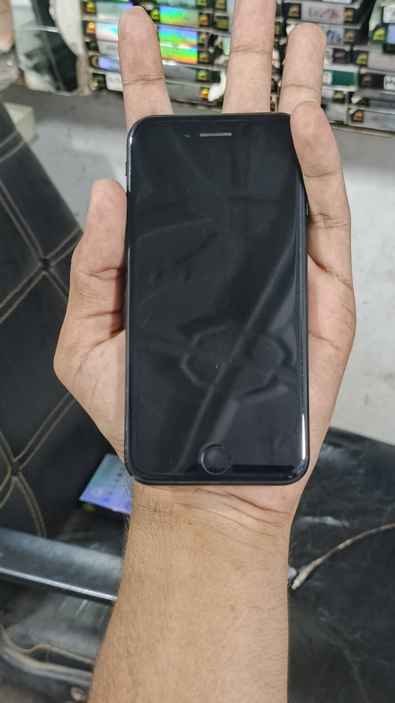Apple iPhone SE2020 1