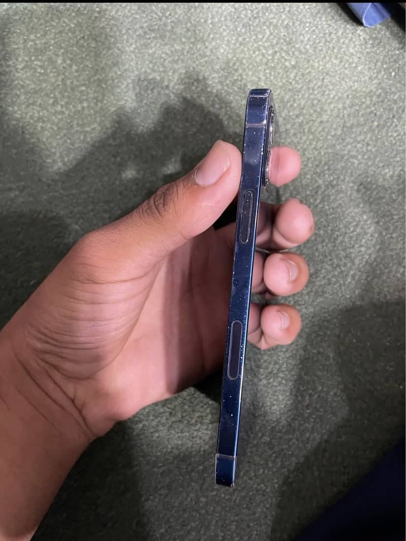 Apple iPhone 12 3