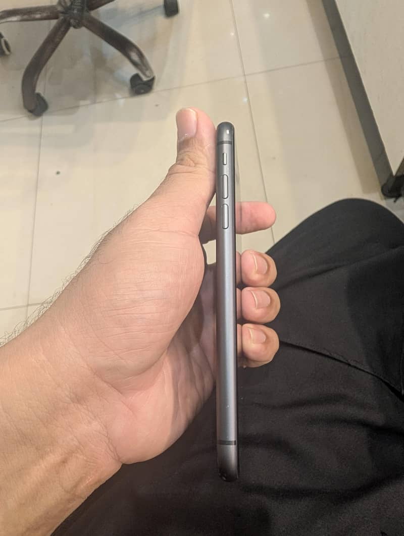 Apple iPhone 11 3