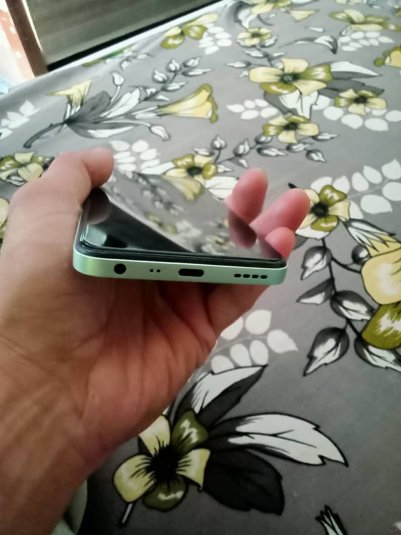 Realme C35 4
