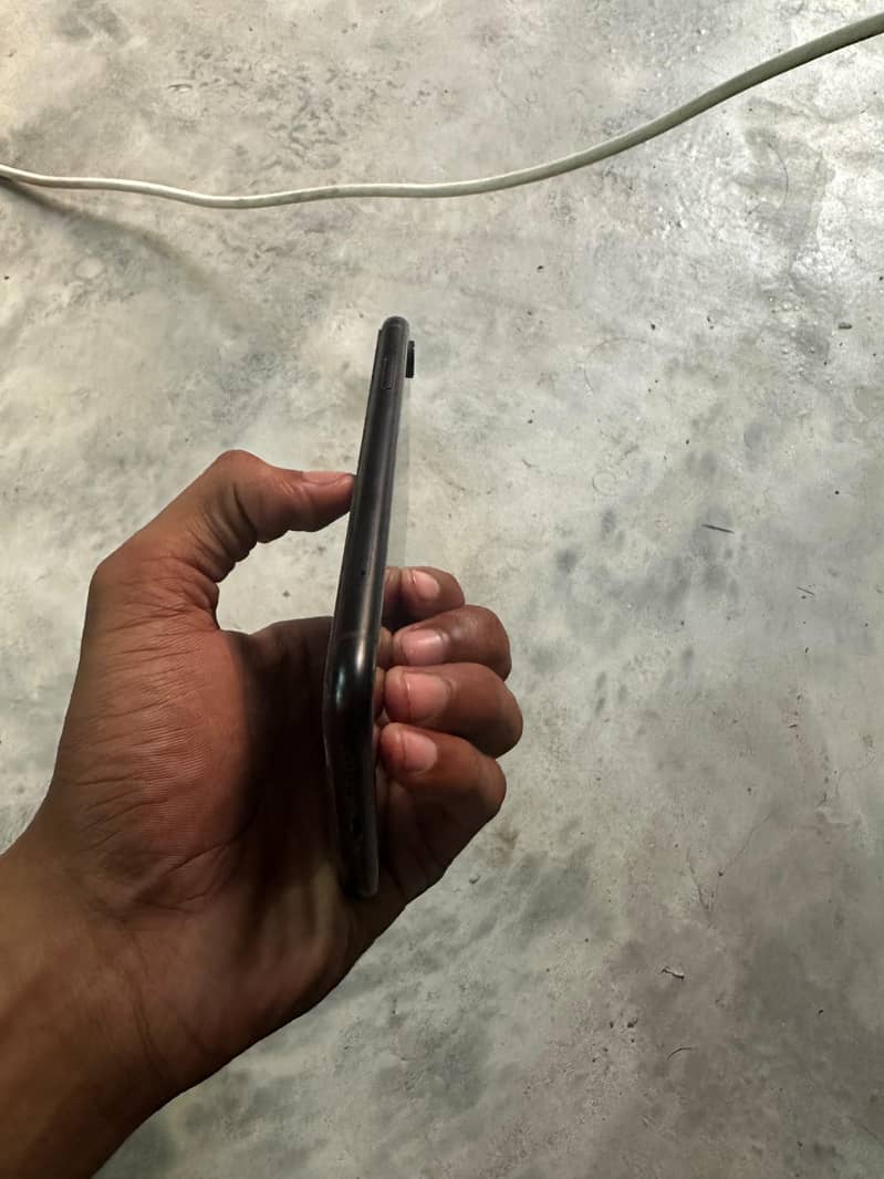 Apple iPhone XR 0