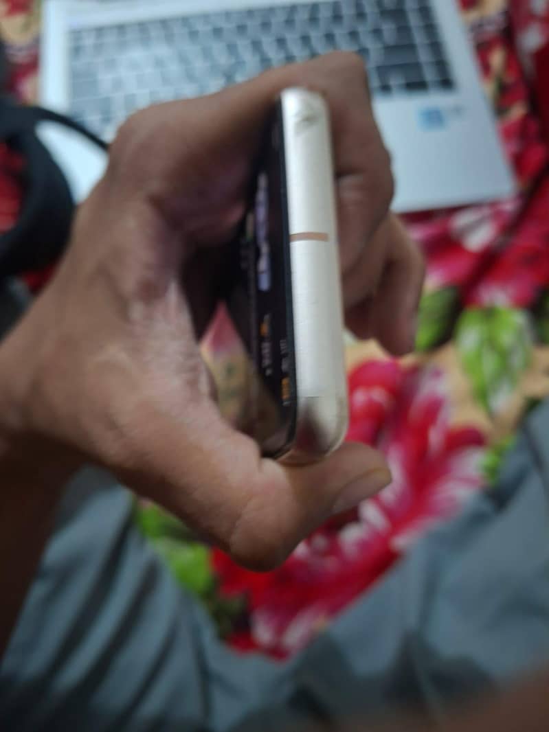 Google Pixel 8 4