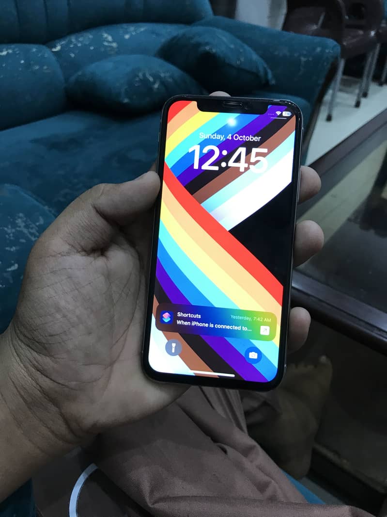 Apple iPhone X 3