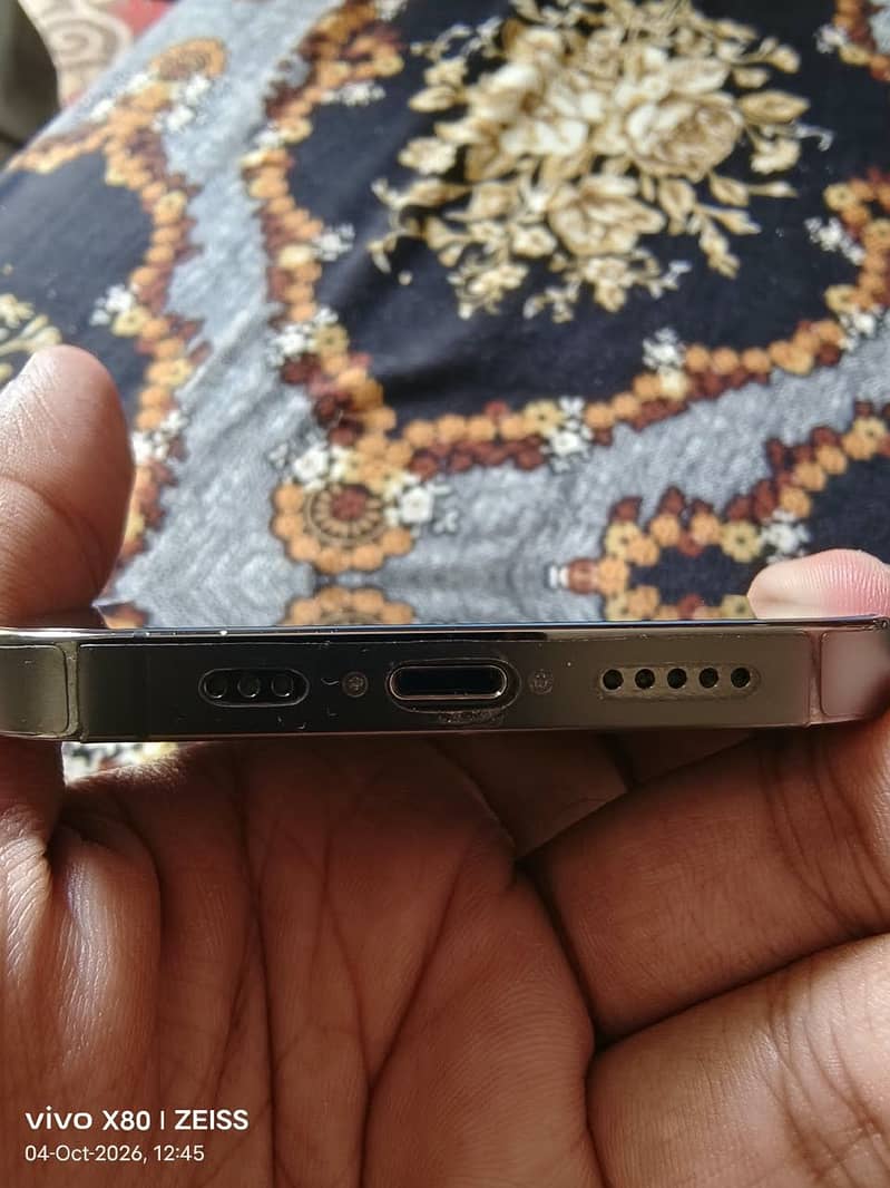 Apple iPhone 13 Pro 4
