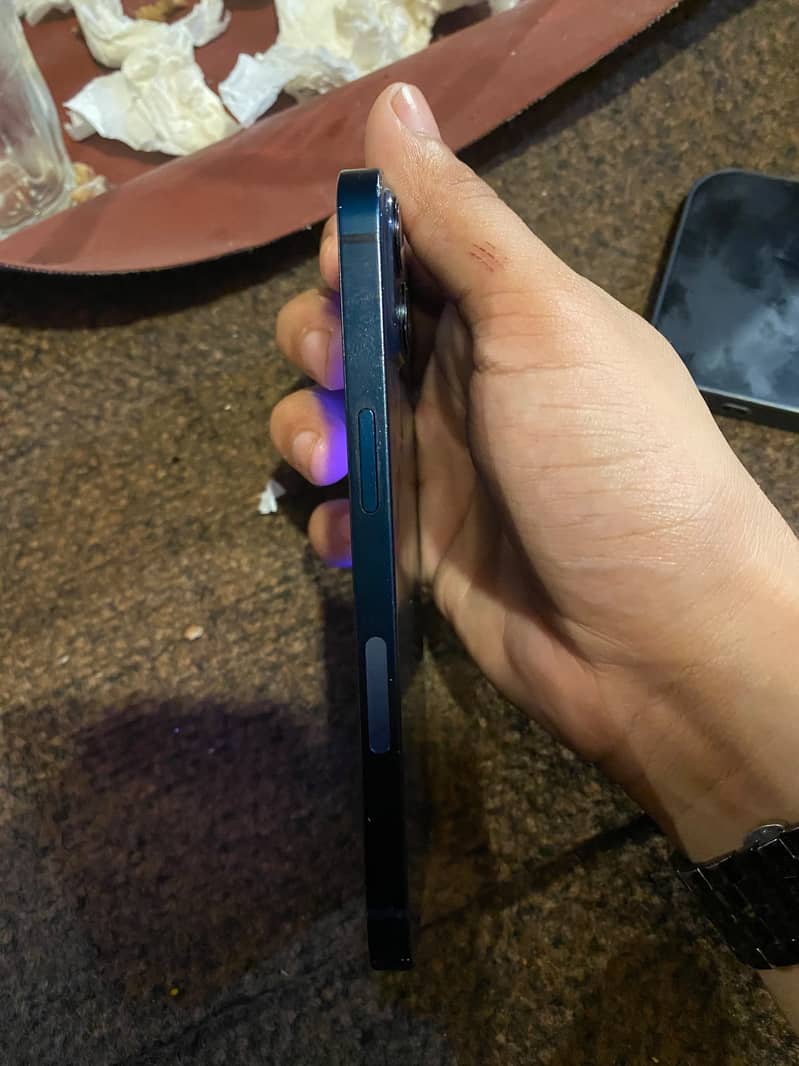 Apple iPhone 13 5