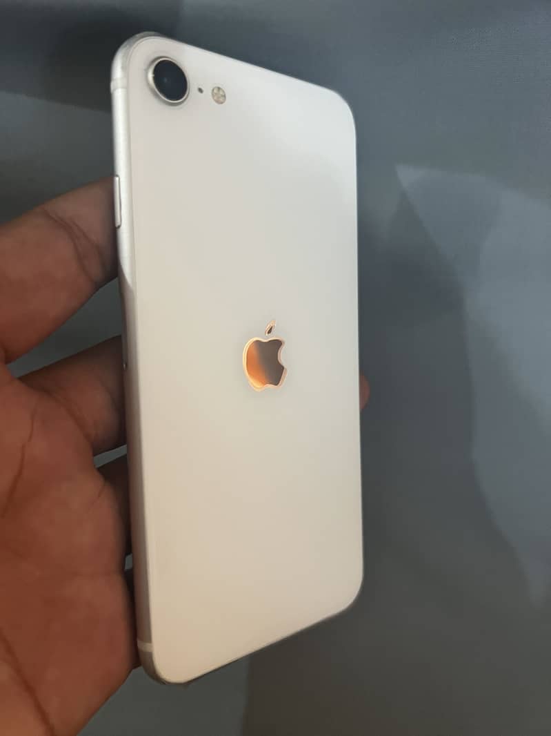 Apple iPhone SE 2020 1