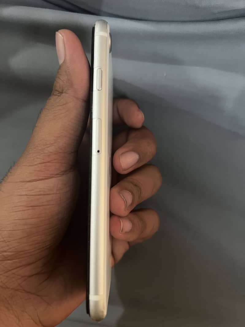 Apple iPhone SE 2020 4