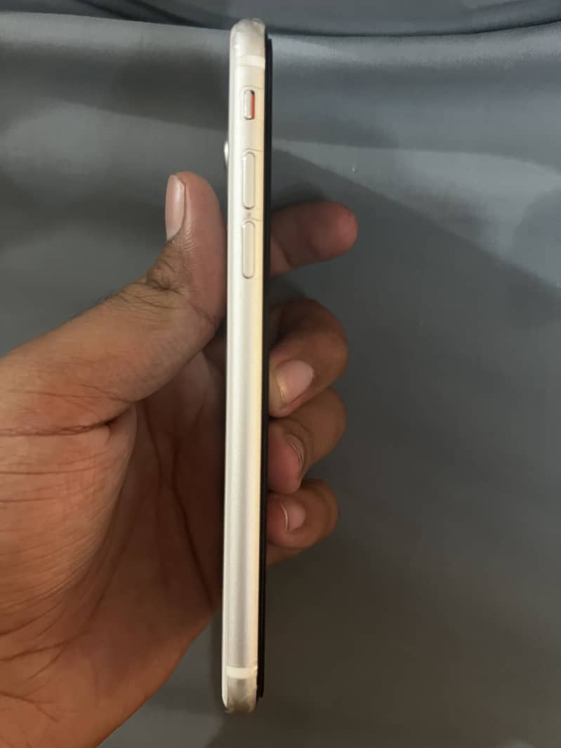 Apple iPhone SE 2020 5