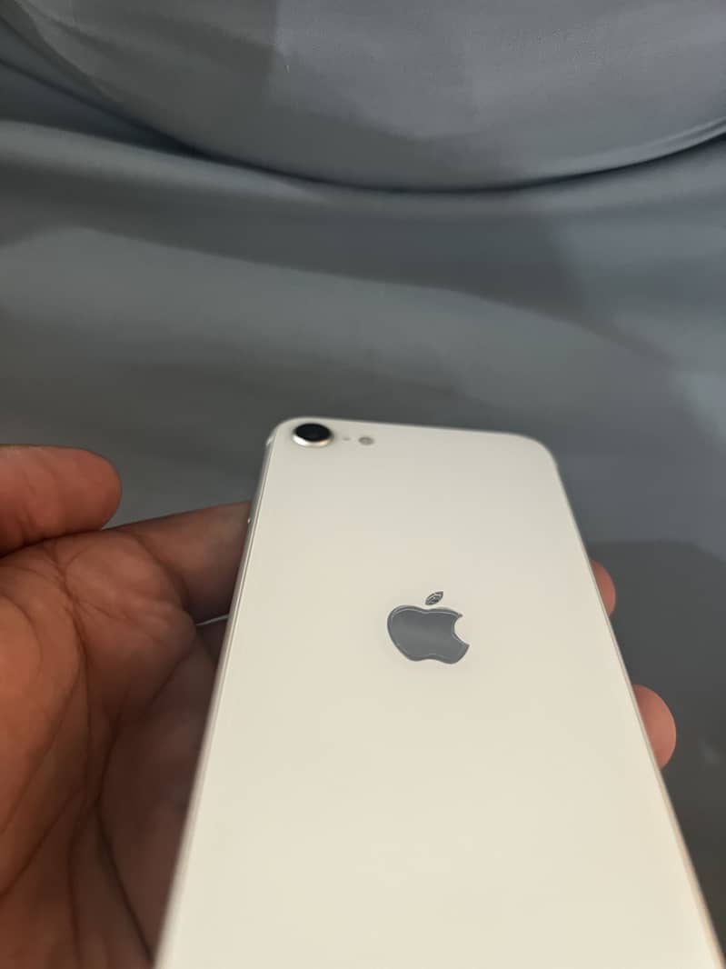 Apple iPhone SE 2020 6