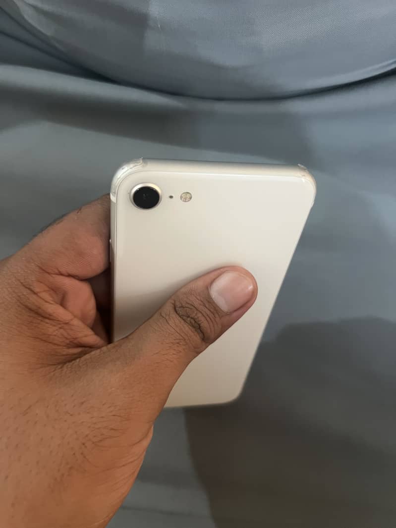 Apple iPhone SE 2020 7