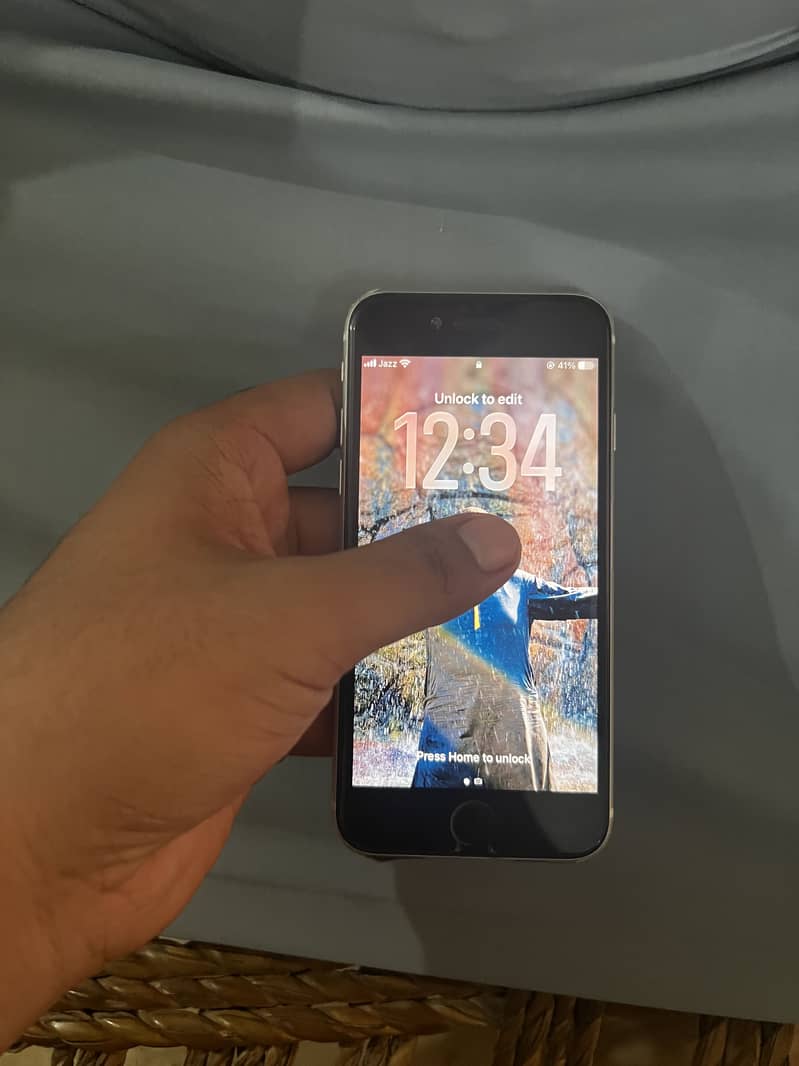 Apple iPhone SE 2020 8