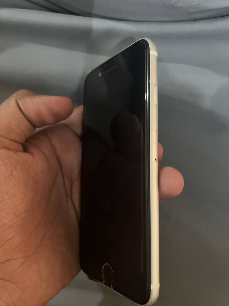 Apple iPhone SE 2020 9