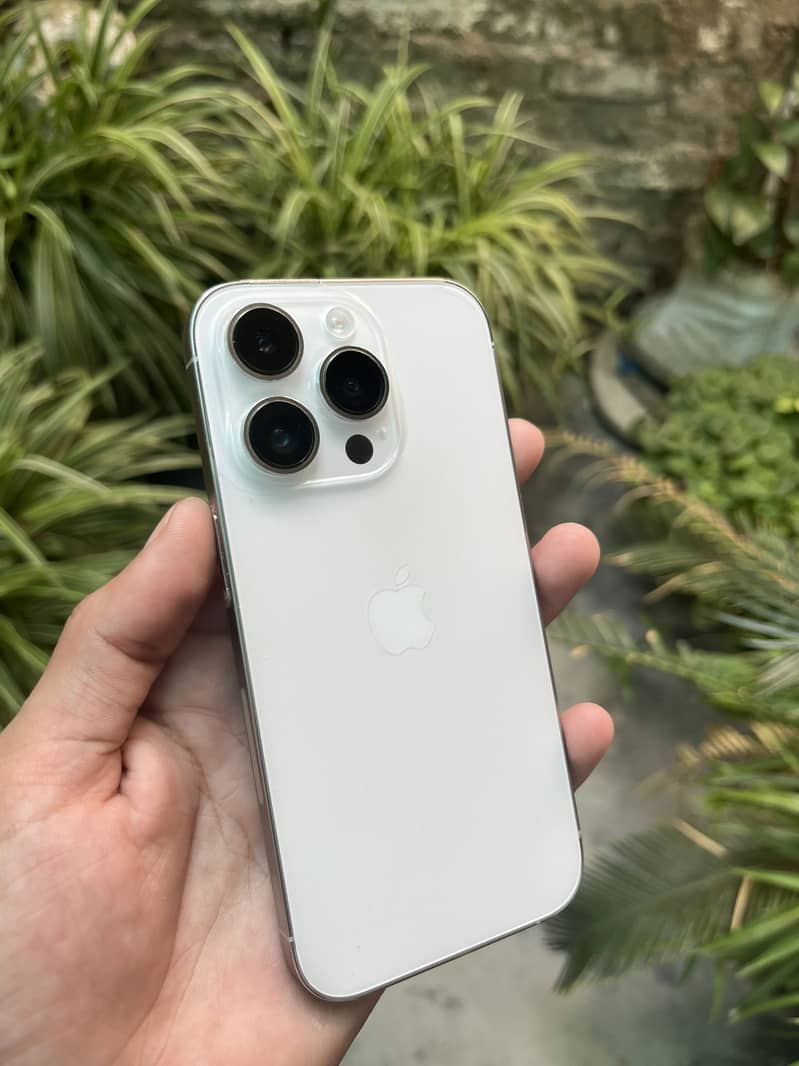 Apple iPhone 14 Pro 1