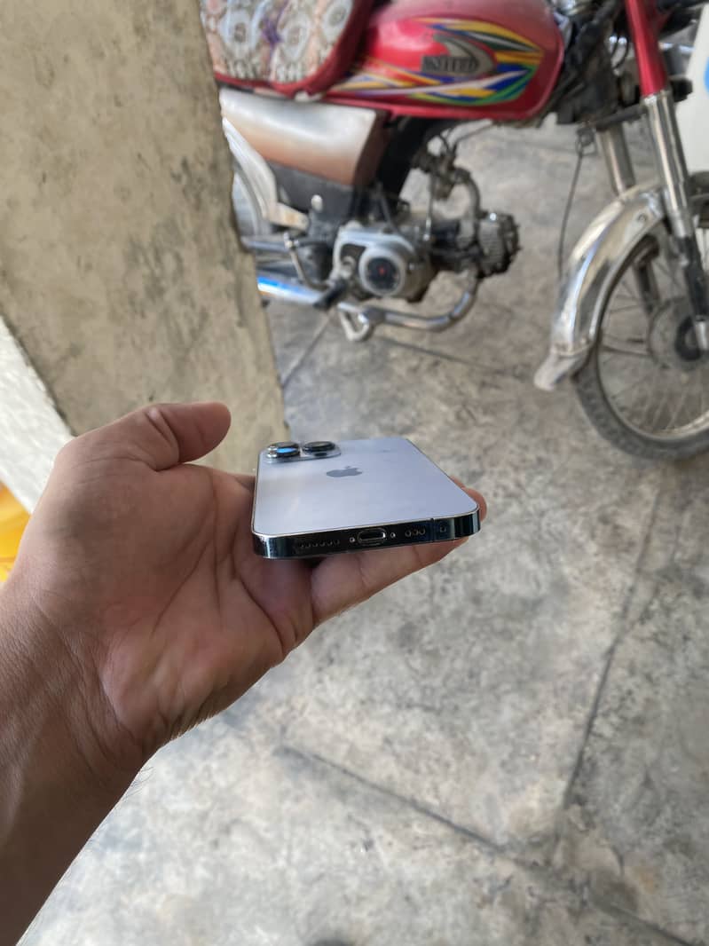Apple iPhone XR 1