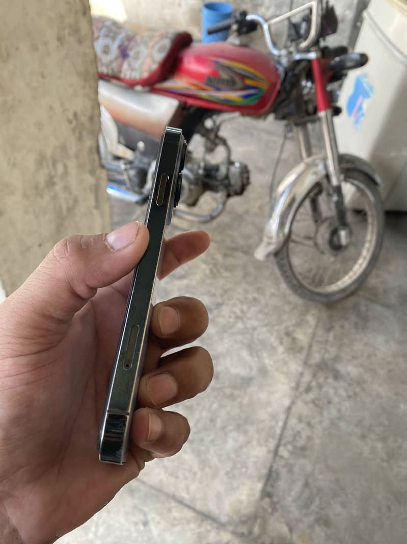 Apple iPhone XR 6