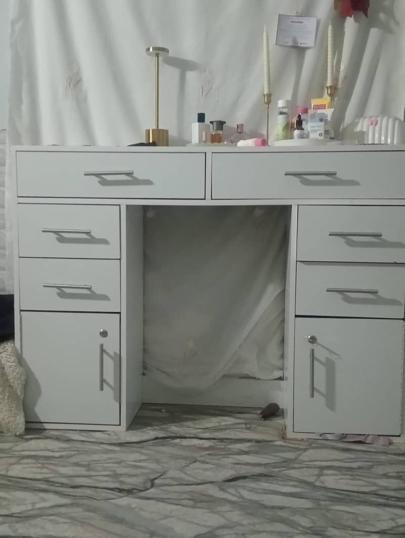 Dressing table for sell 0