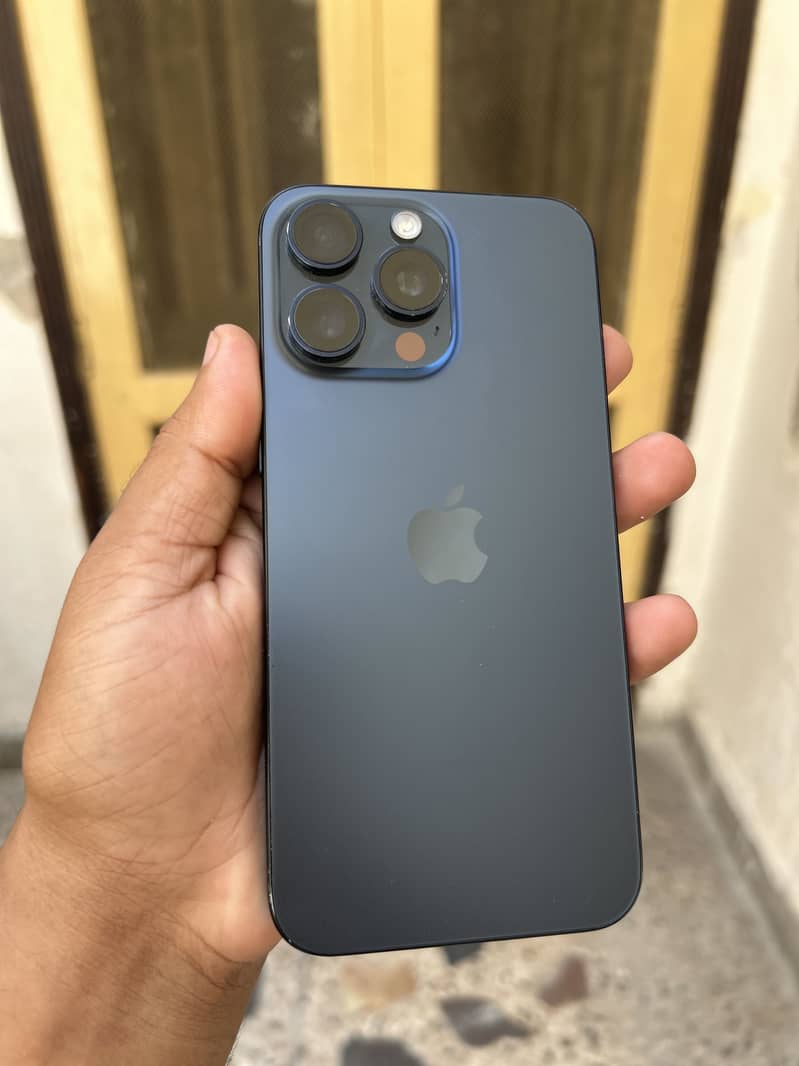 Apple iPhone 15 Pro Max 1