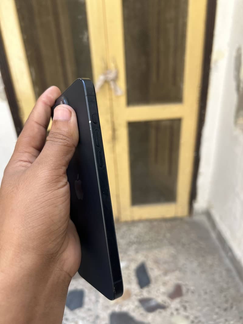 Apple iPhone 15 Pro Max 5