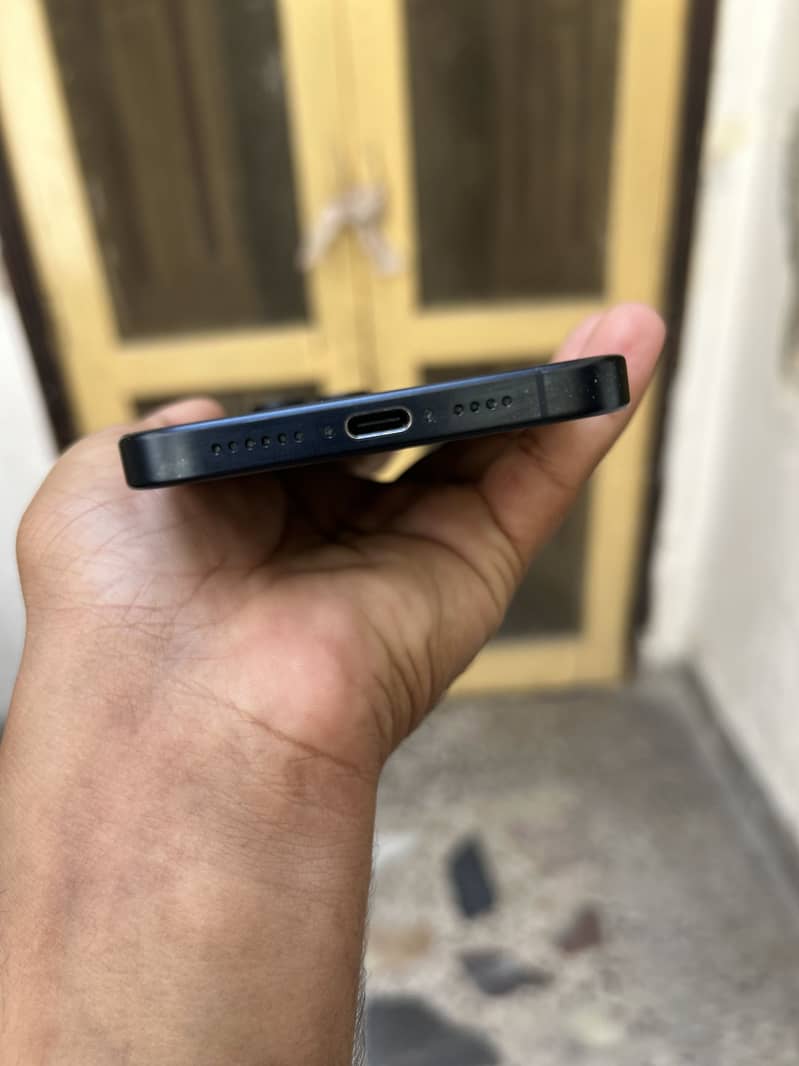 Apple iPhone 15 Pro Max 6