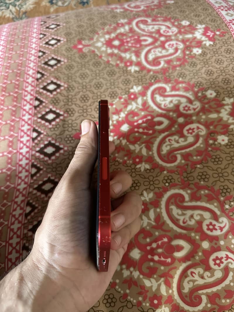 Apple iPhone 12 4