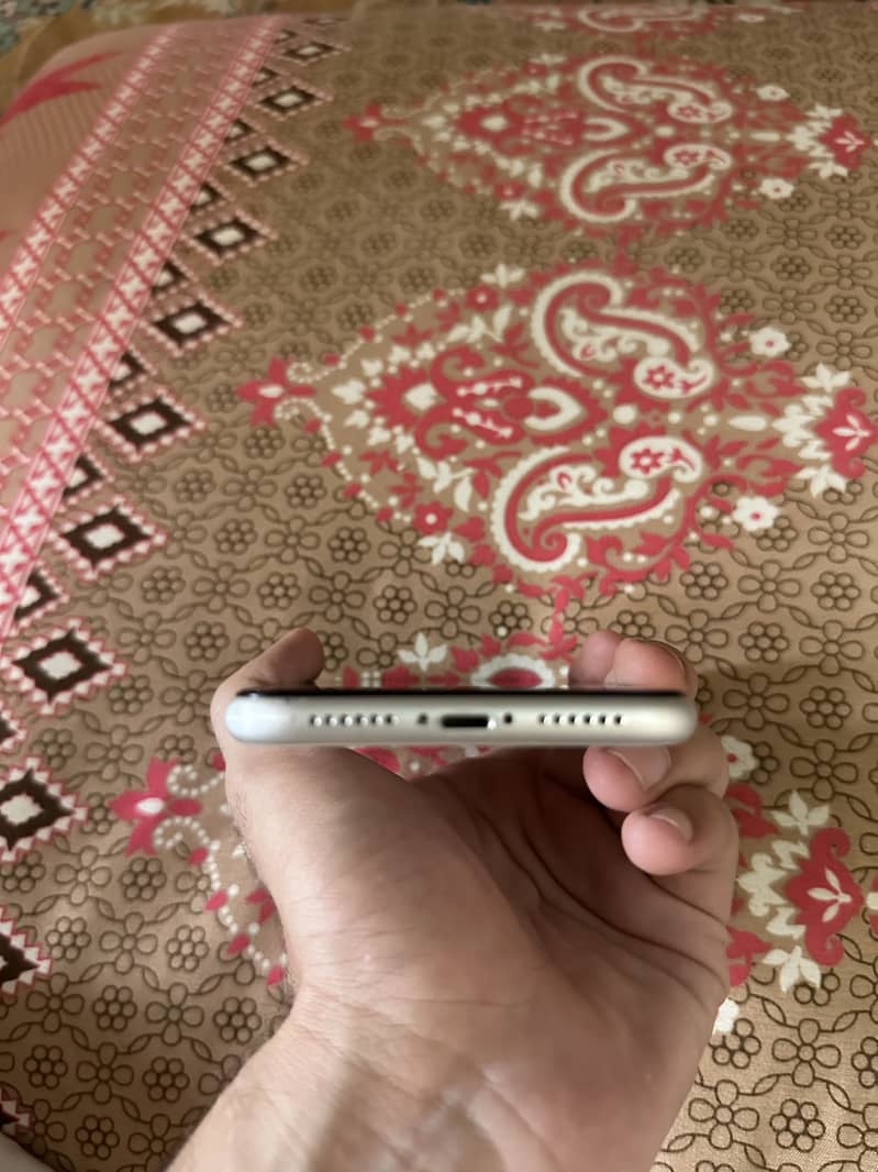 Apple iPhone 11 3