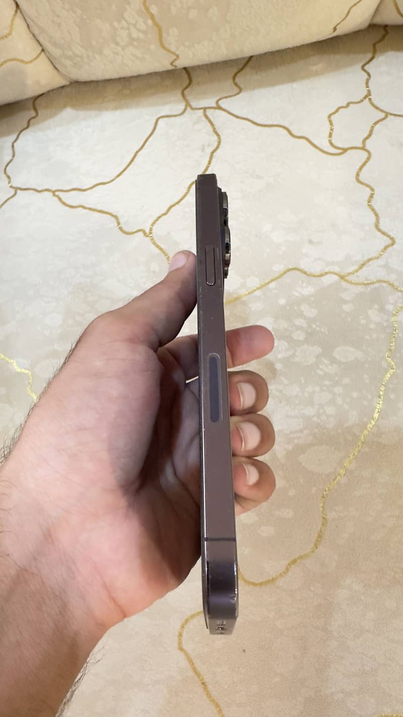 Apple iPhone 14 Pro Max 1