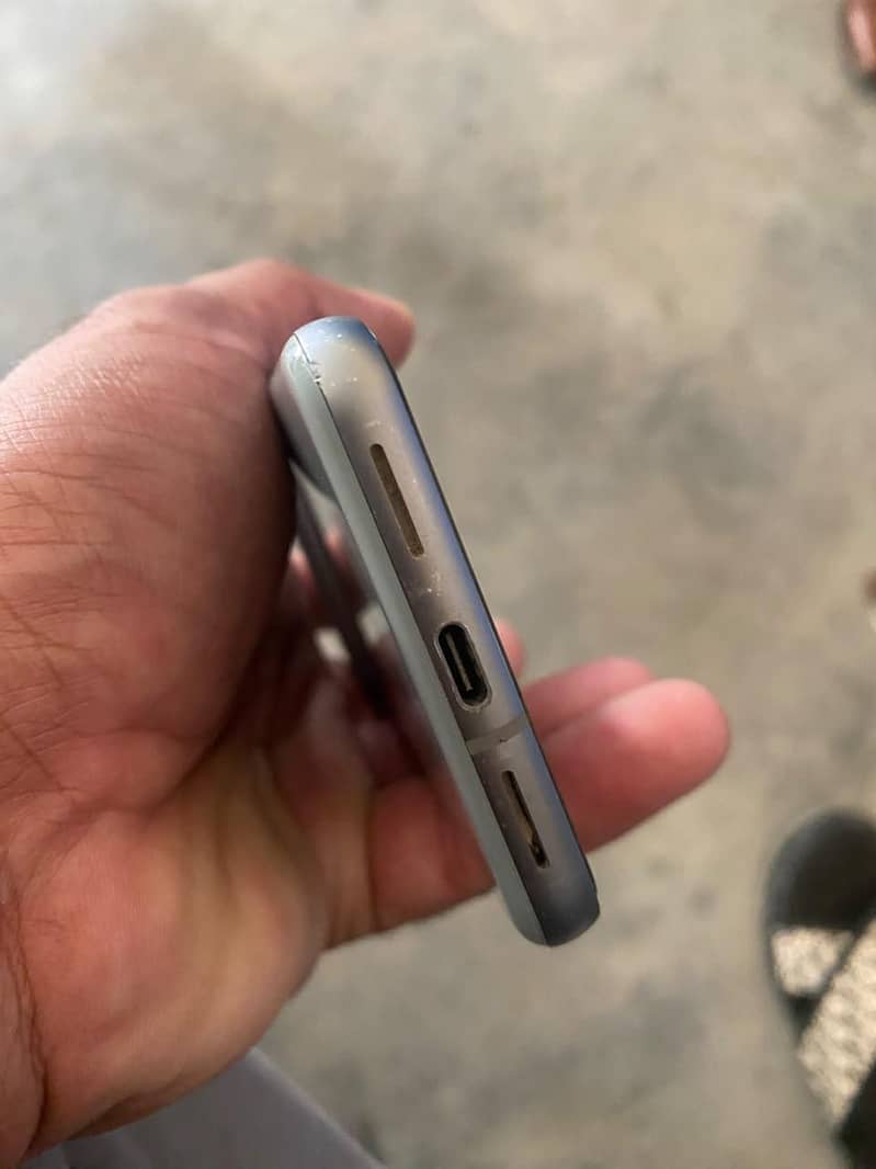 Google Pixel 8 4