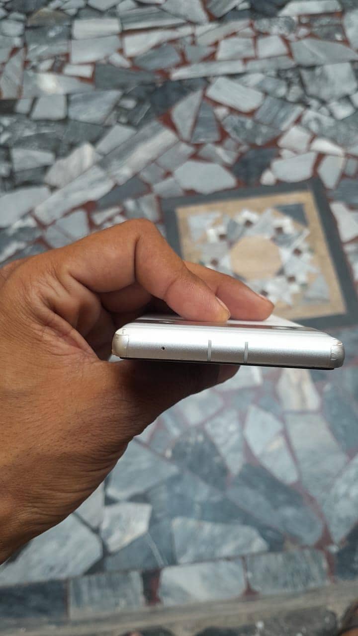 Google Pixel 7a 5