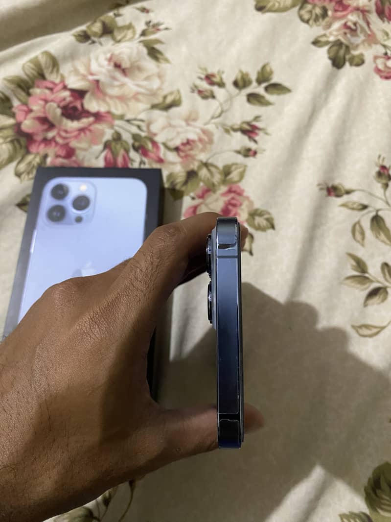 Apple iPhone 13 Pro Max 4
