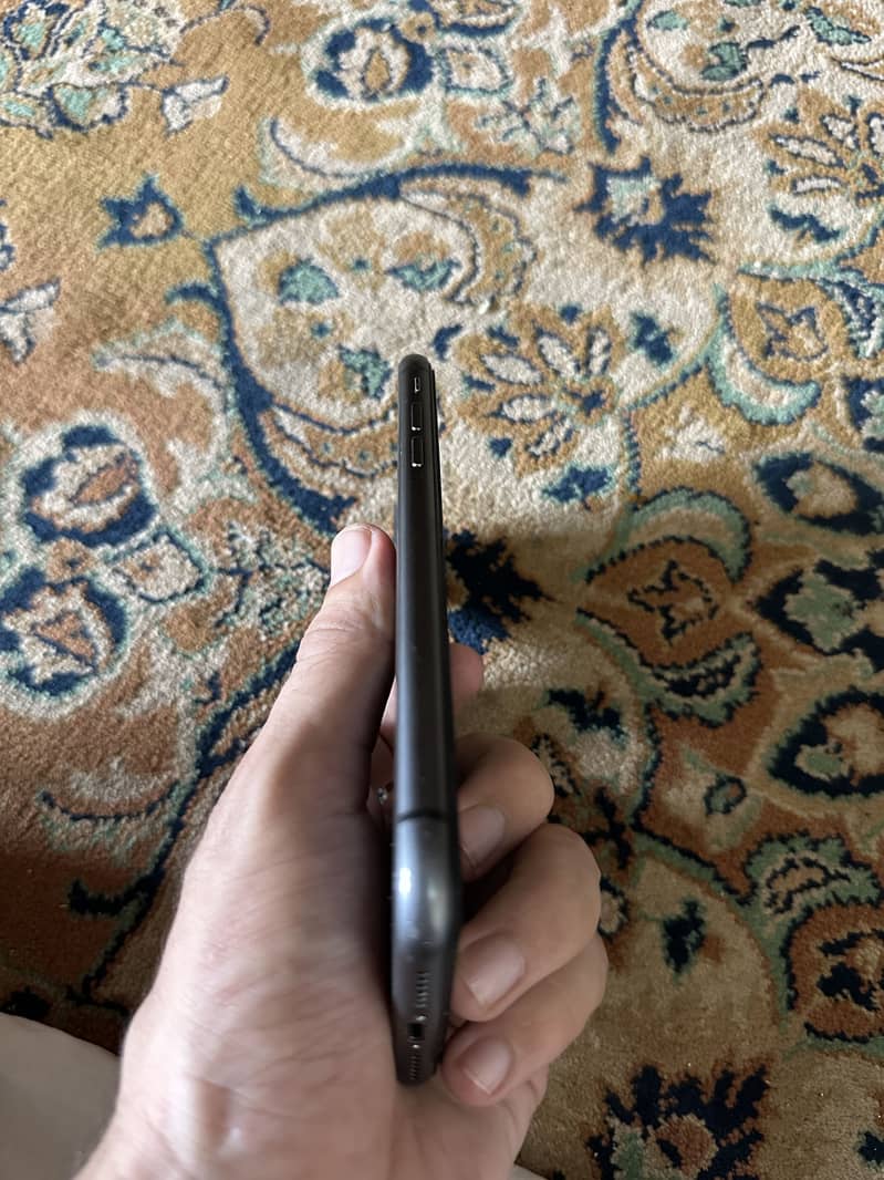 Apple iPhone 11 3