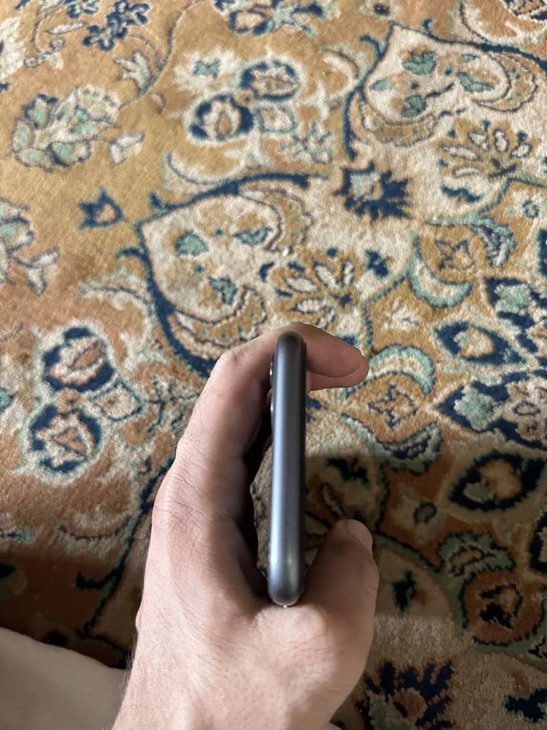 Apple iPhone 11 4