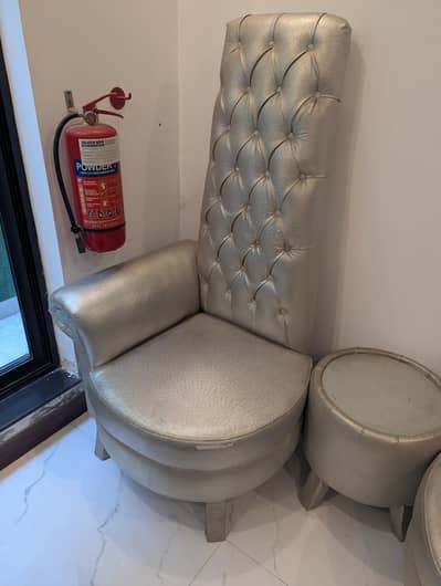2 giraf chair with table