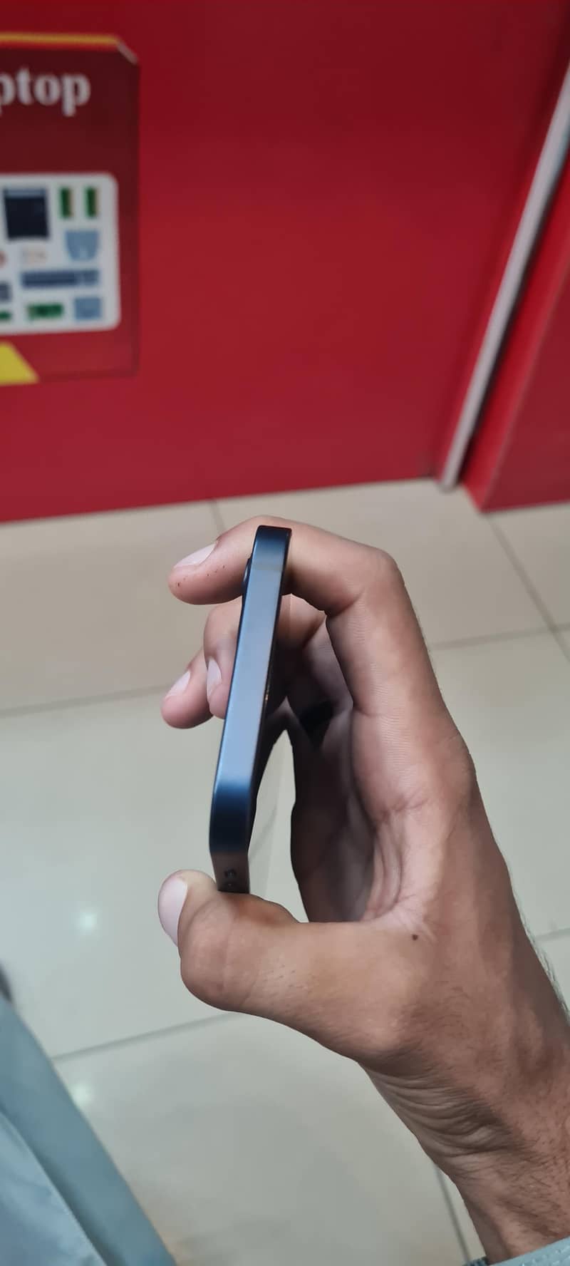 Apple iPhone 12 4