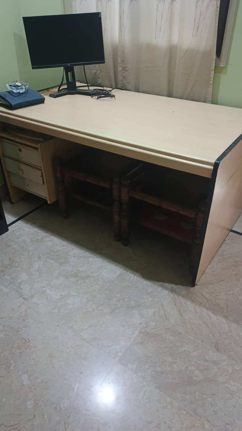 Office Table 0
