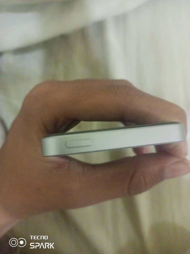 Apple iPhone SE 3